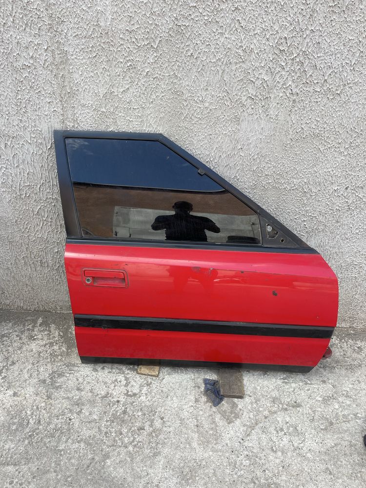 Передні задні дверки Mazda 323 BG