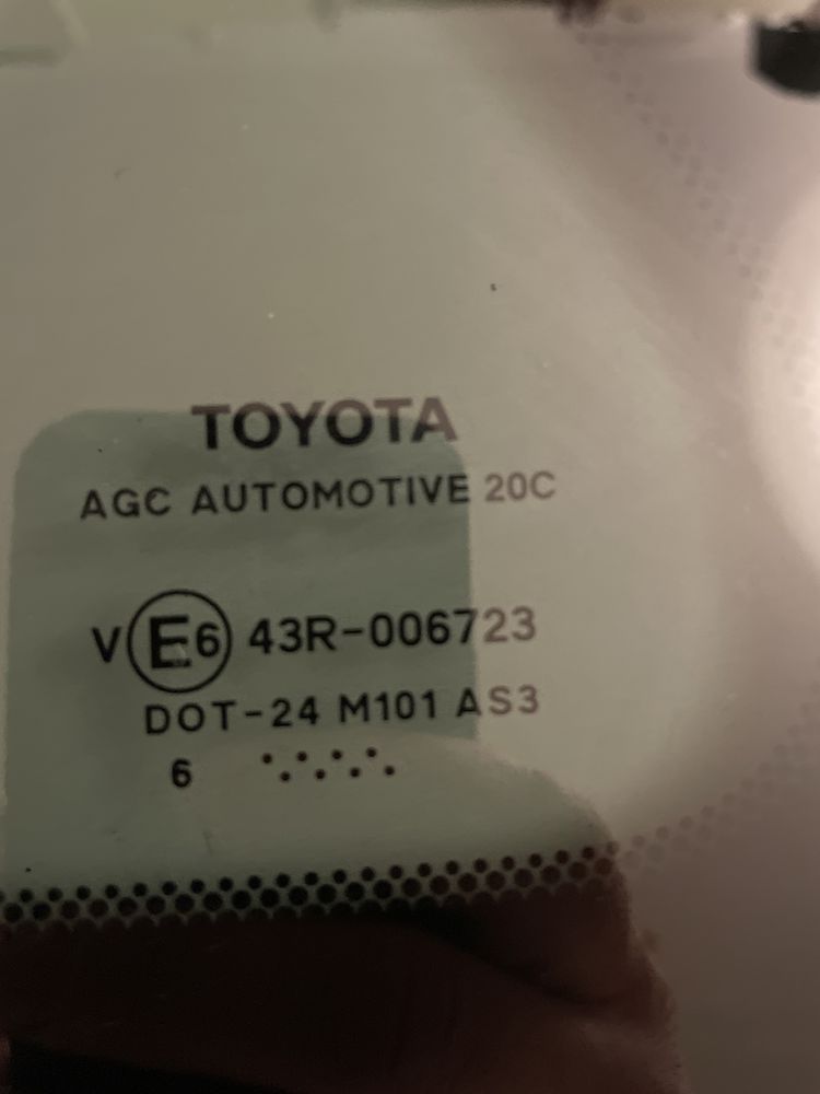 Toyota Avensis T27 T29 kombi / szyba lewa karoseryjna  / ORG