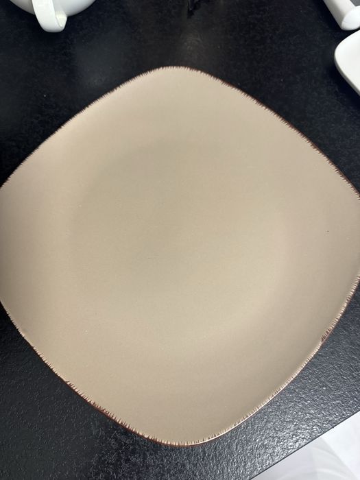 Zestaw talerzy obiadowych 4 szt. + miseczka