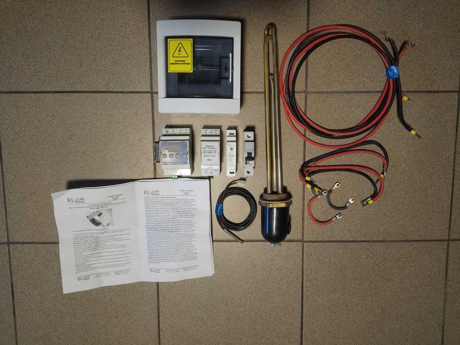 Zestaw fotowoltaiczny do grzania wody.