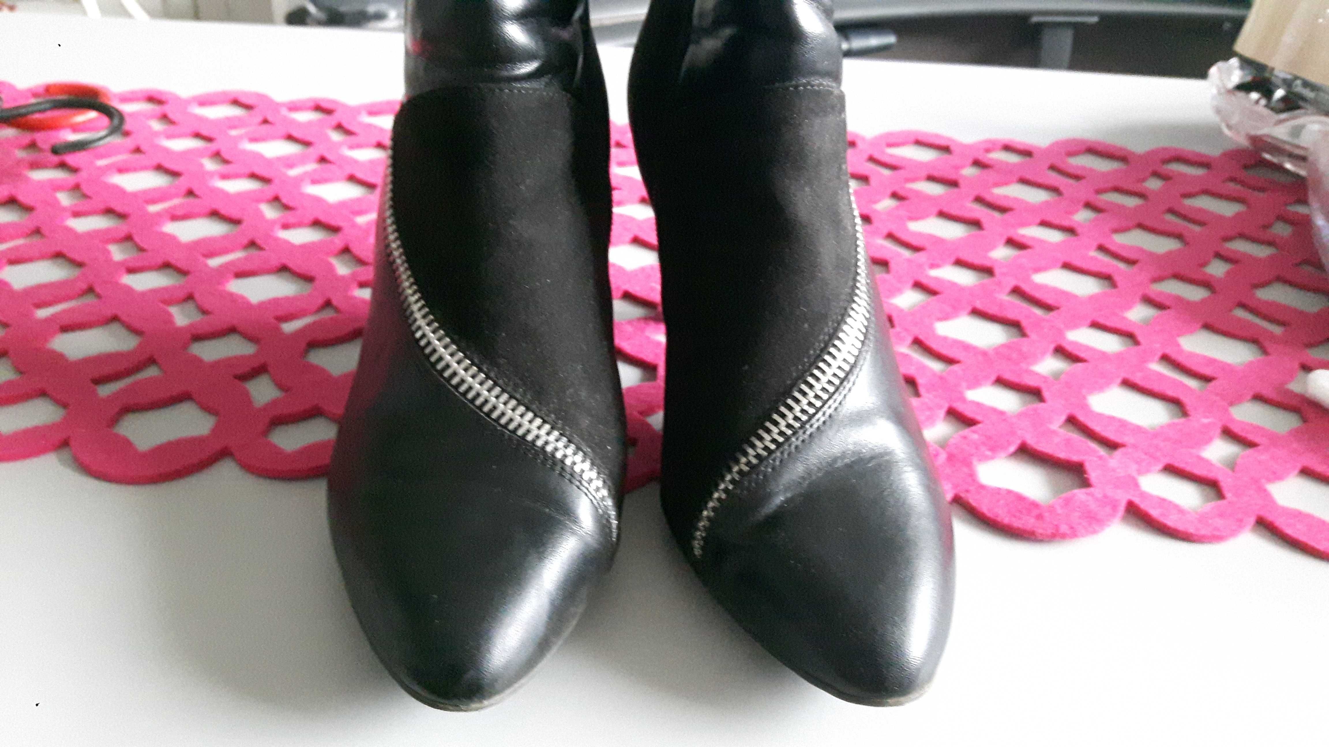 Botki jak nowe Catwalk czarne z ozdobnym zamkiem, r. 39