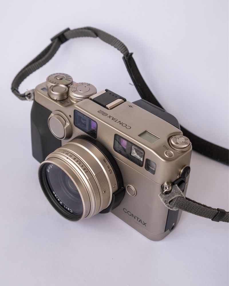 Contax g2 35mm ( data back ) + Biogon 28mm f/2.8