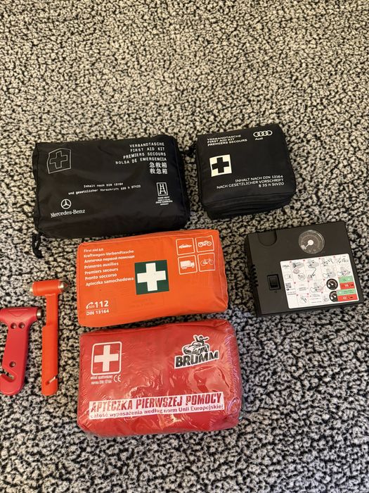 Akcesoria Samochodowe- Apteczki, Młotki, Parasolki, Pojemniki