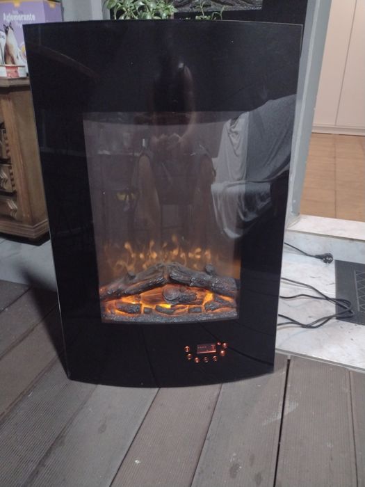 Lareira elétrica com painel luminosos