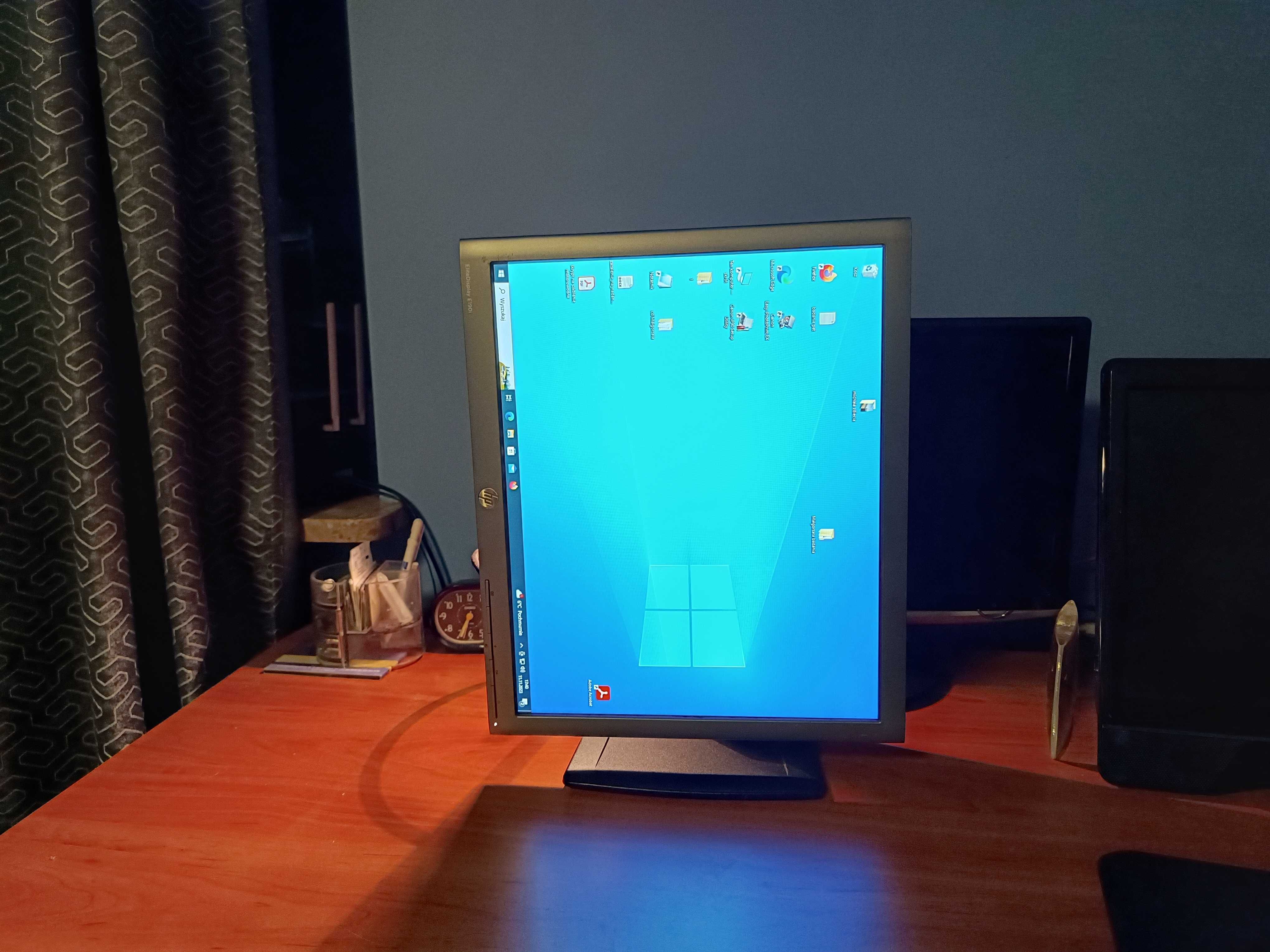 Monitor HP EliteDisplay E190i 19" , Wydajny i Tani