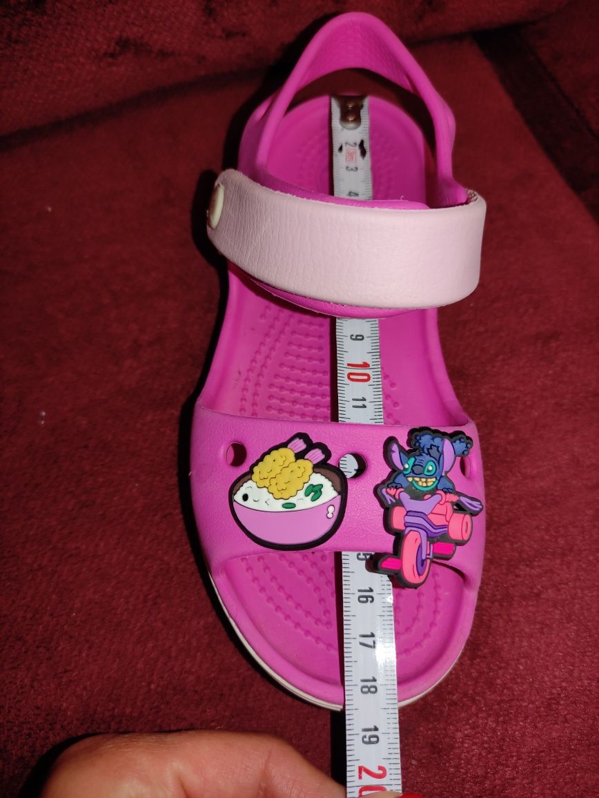 Sandałki crocs c11 stich