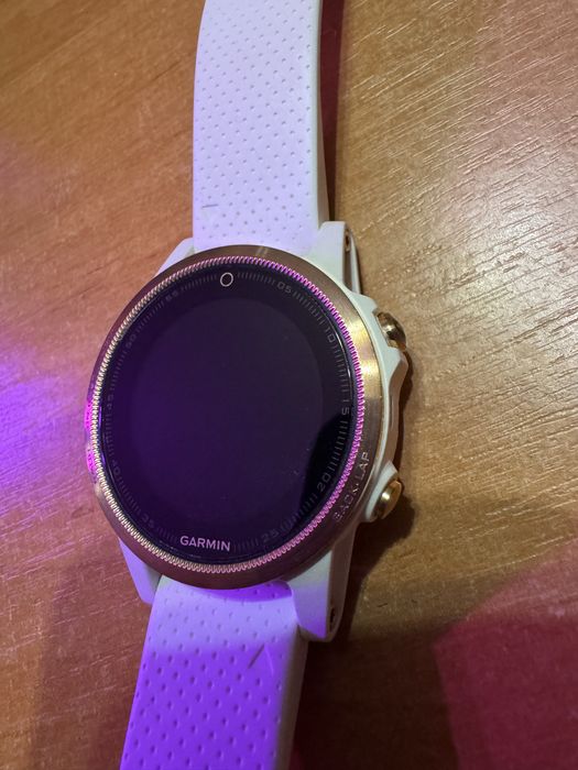 Смартчасы Garmin fenix 5s sapphire 42 mm white