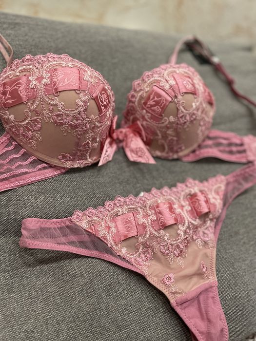 Комплект белья лифчик и трусики розовый S комплект білизни ліф трусики