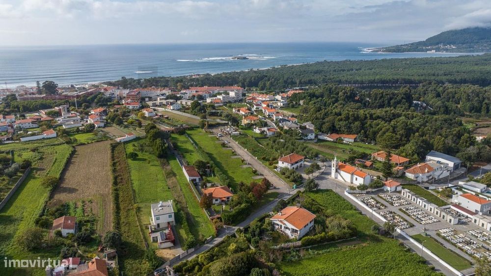 Lote totalmente infraestruturado em Moledo (S.ª Pé da Cruz)