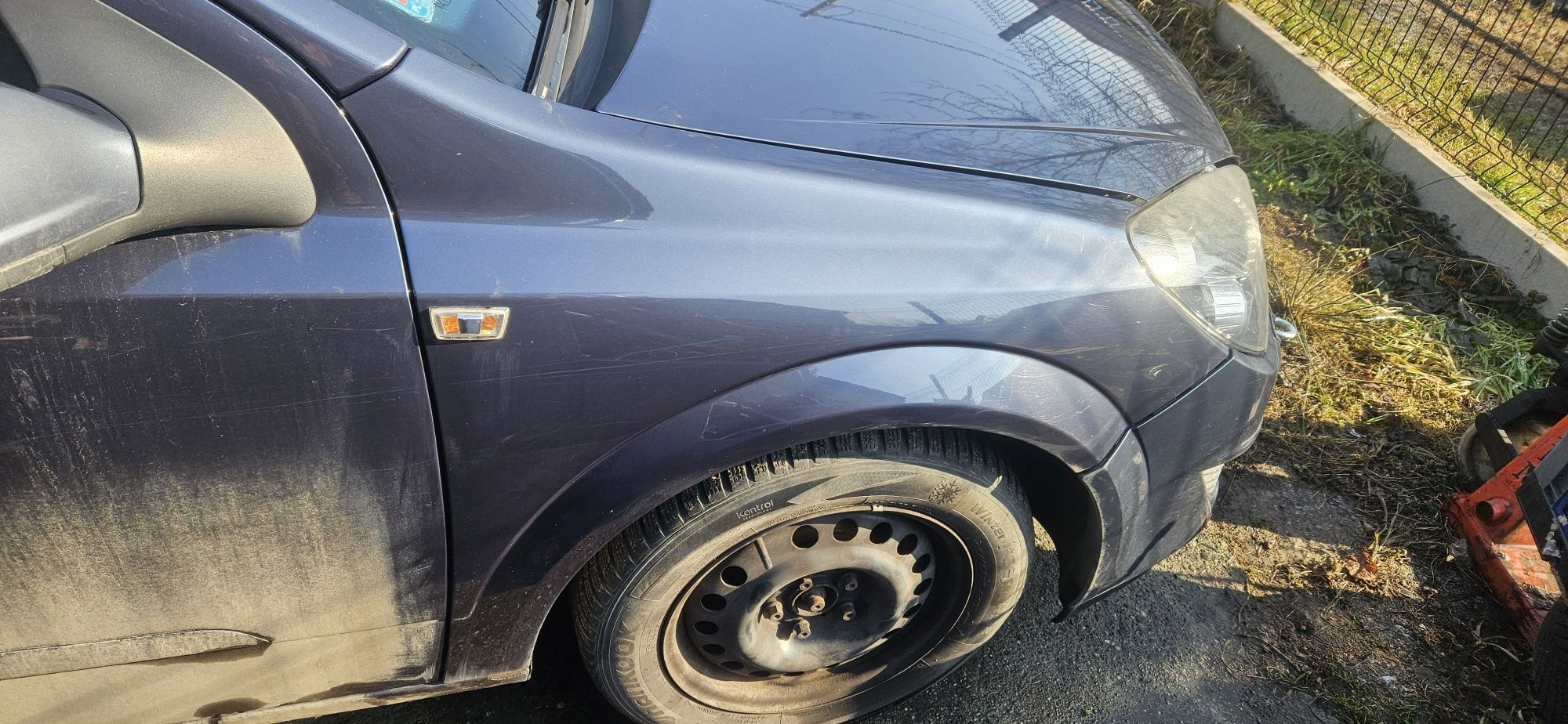 Astra h Błotnik przód z168