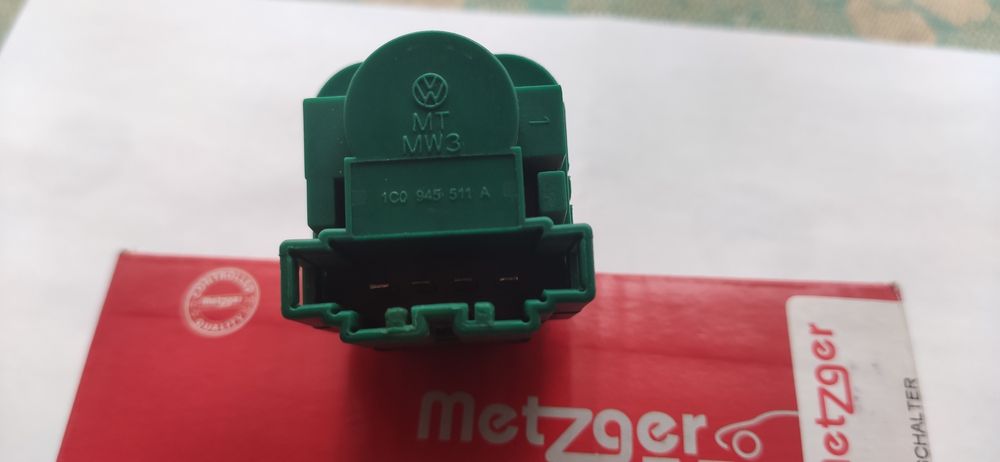 Выключатель фонаря сигнала торможения.