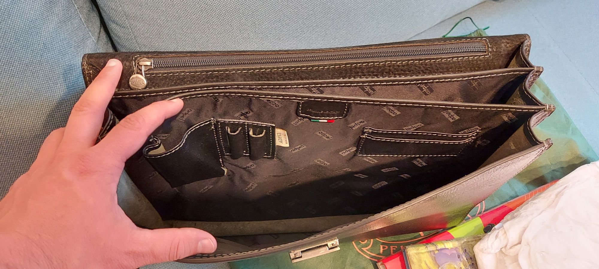 Кожаный портфель в идеальном состоянии