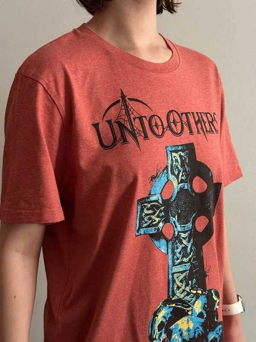 Unto others red cross merch koszulka