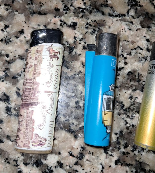 Conjunto de 7 isqueiros para coleção