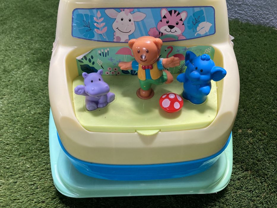 Carrinho e baloiço de criança