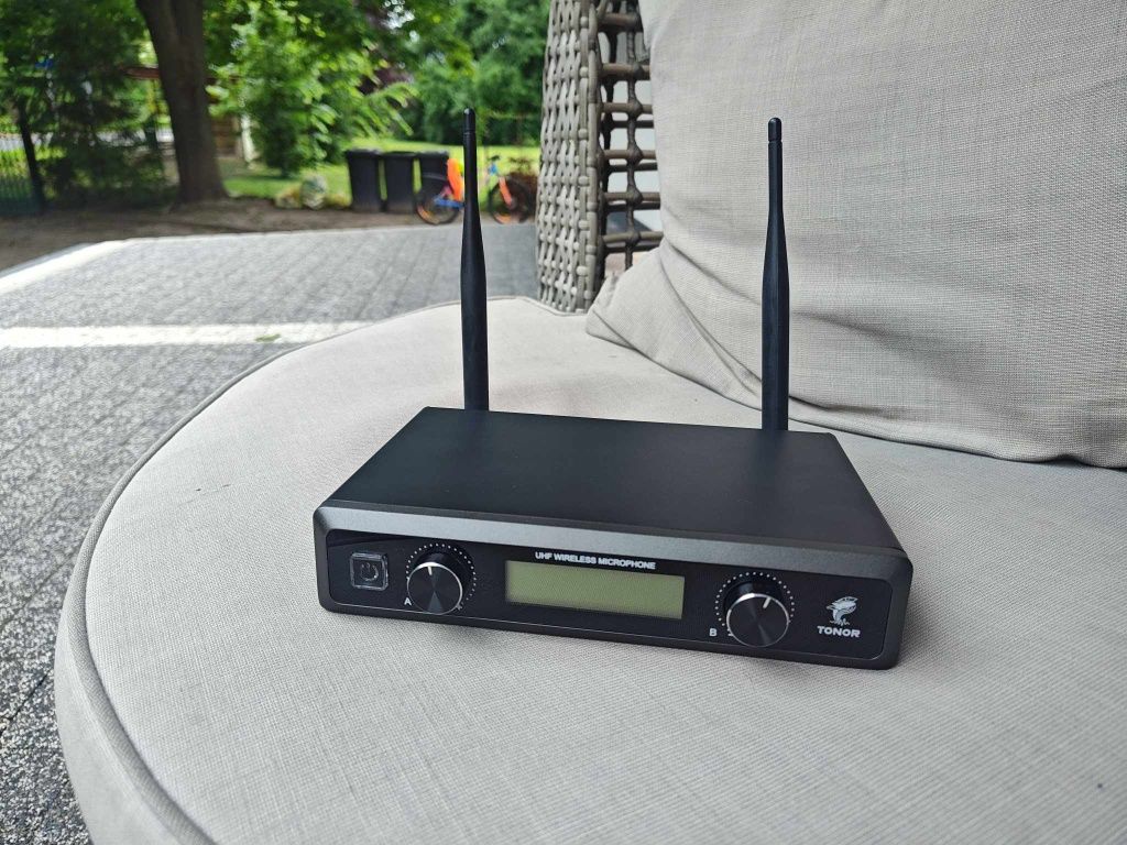 Tonor TW821/822.