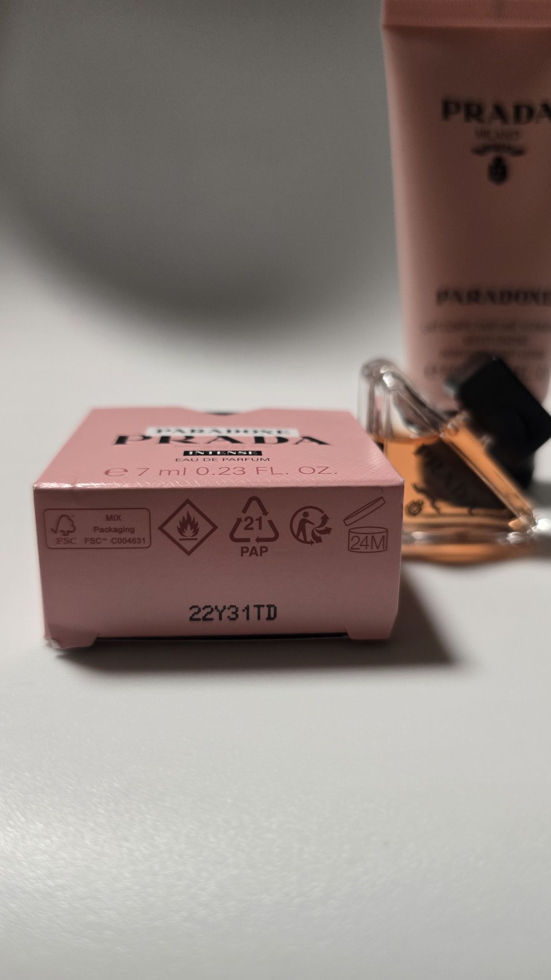 Zestaw prada paradox intense z balsamem do ciała.