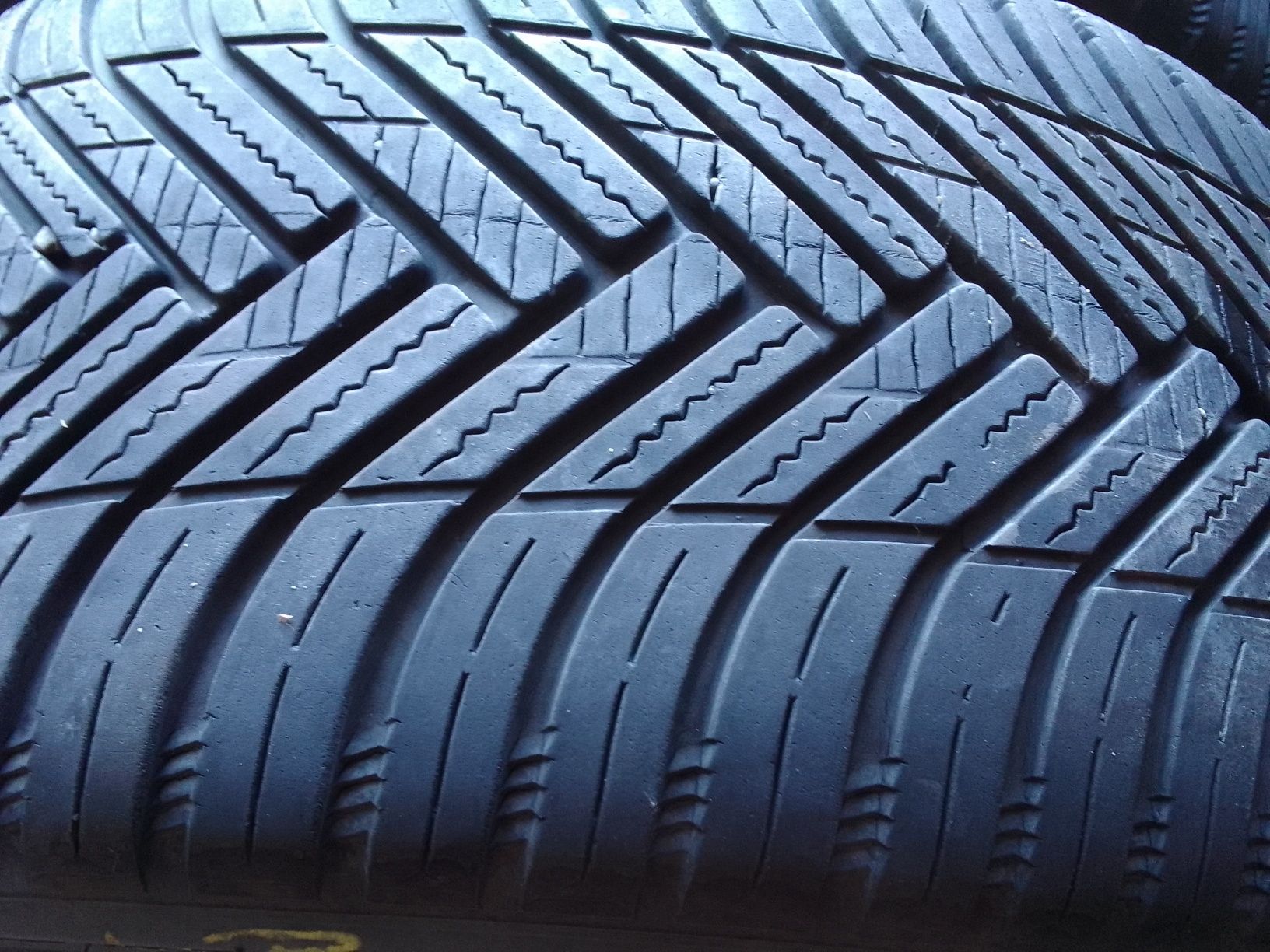 2 Opony wielosezonowe 235/35r19 HANKOOK 2021r 6mm