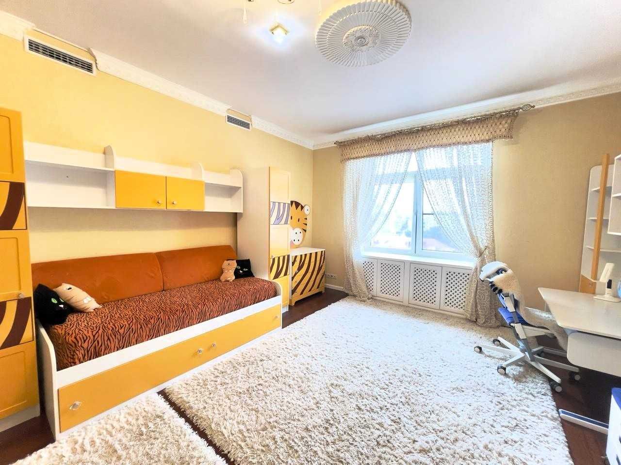 Продаж 5-кімн. квартири 178,9 м², по вул. Круглоуніверситетська, 3-5