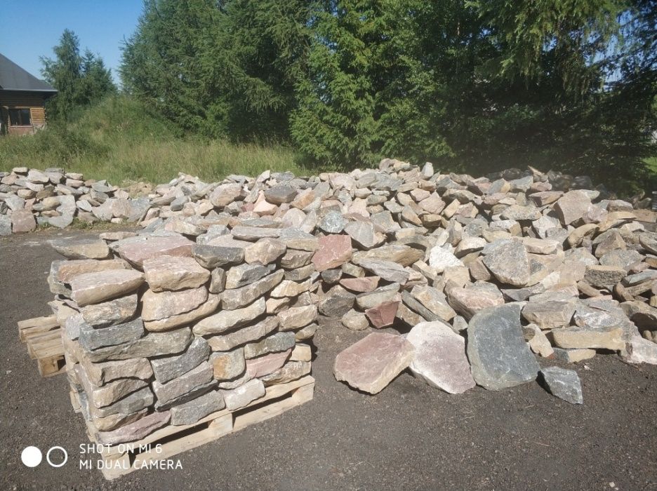 Kamień łupany polny bity ozdobny ciosany granit mury ścieżki elewacje