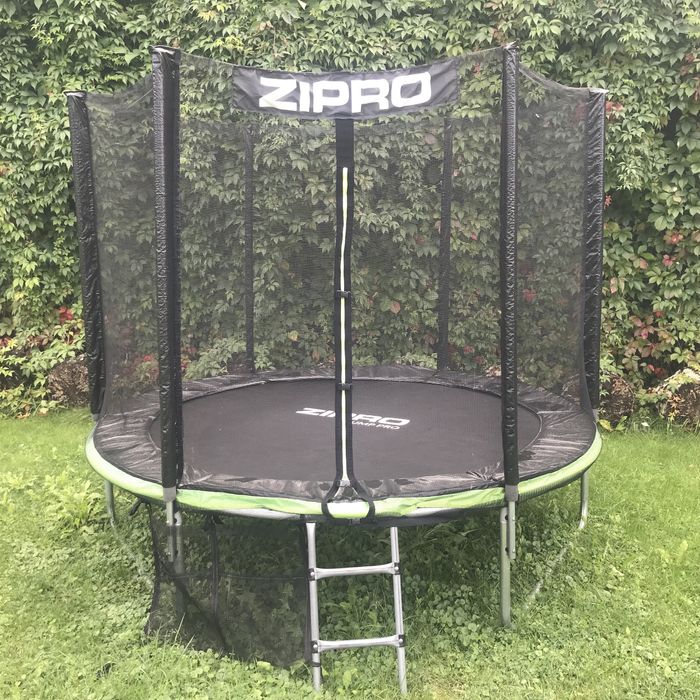 Trampolina ogrodowa ZIPRO Jump Pro z siatką zewnętrzną 8 ft 252cm