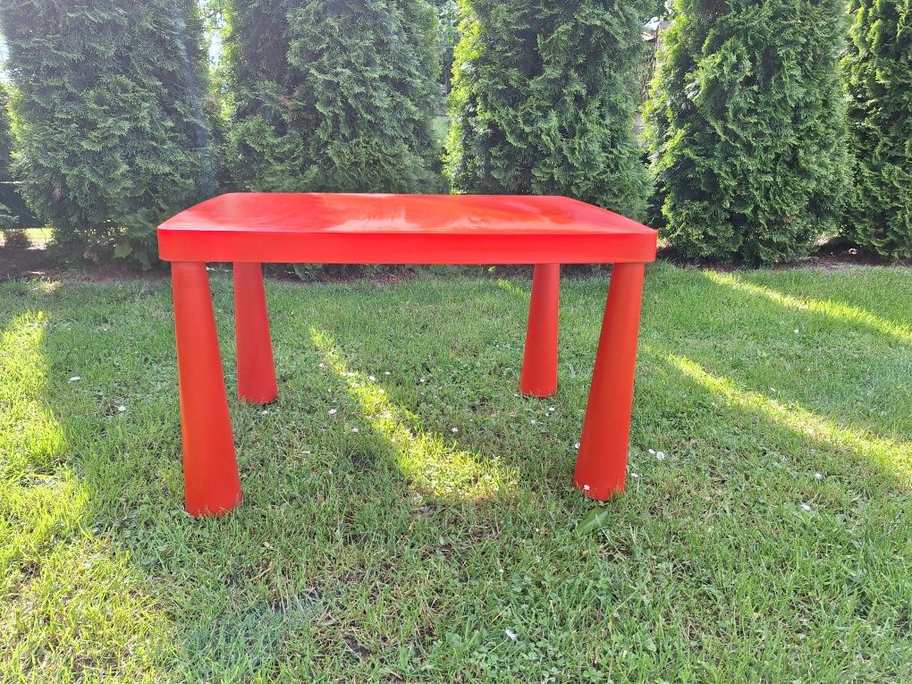 Sprzedam stolik i taborety dla dzieci