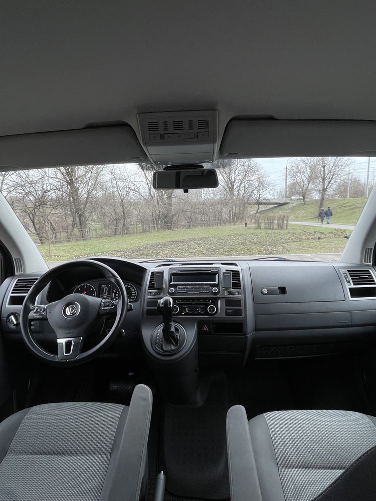 Volkswagen Caravelle 2013 год (бус, минивен)