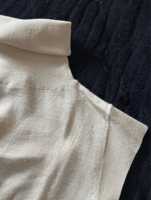 Camisola de gola alta sem mangas