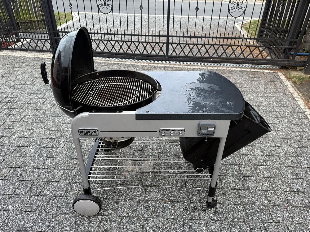 Grill Weglowy weber performer bardzo dobry stan !