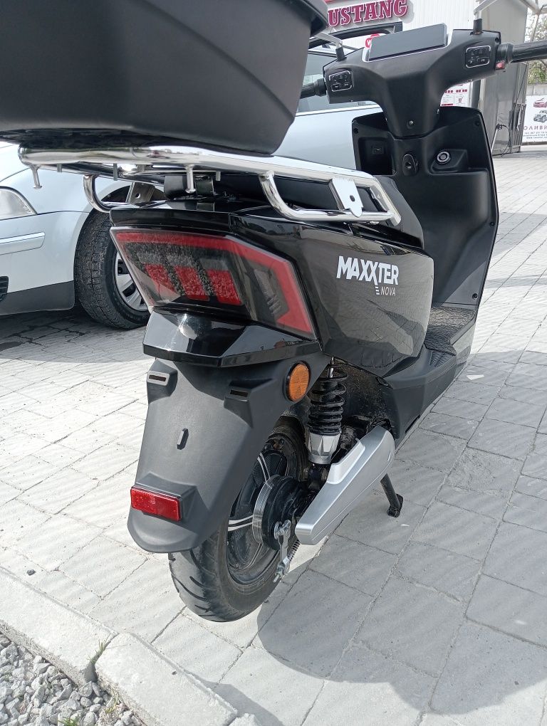 Електроскут Maxxter nova