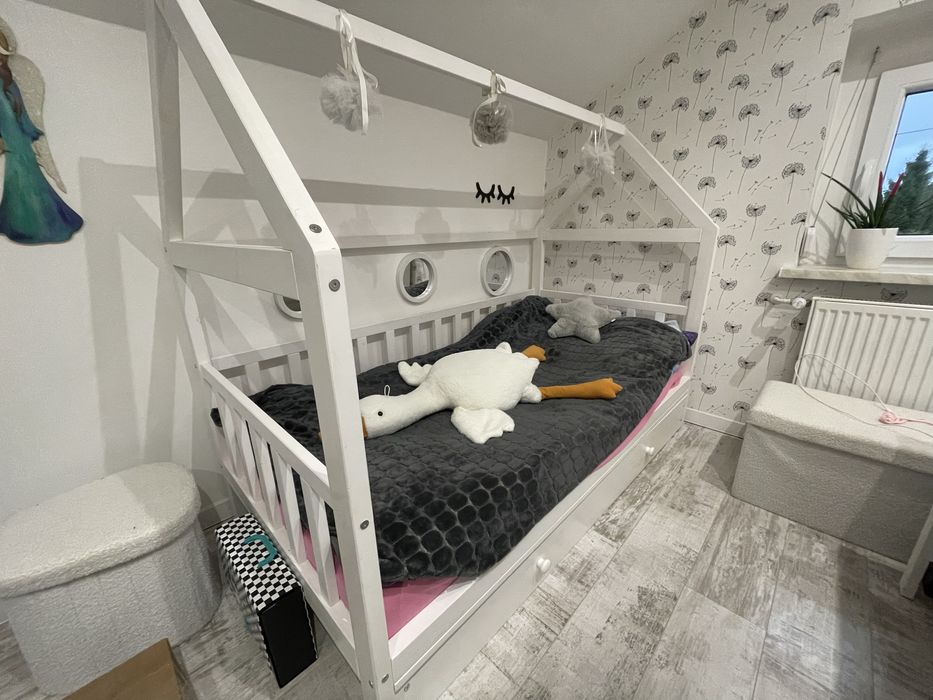 Łóżko dzieciece drewniane z materacem