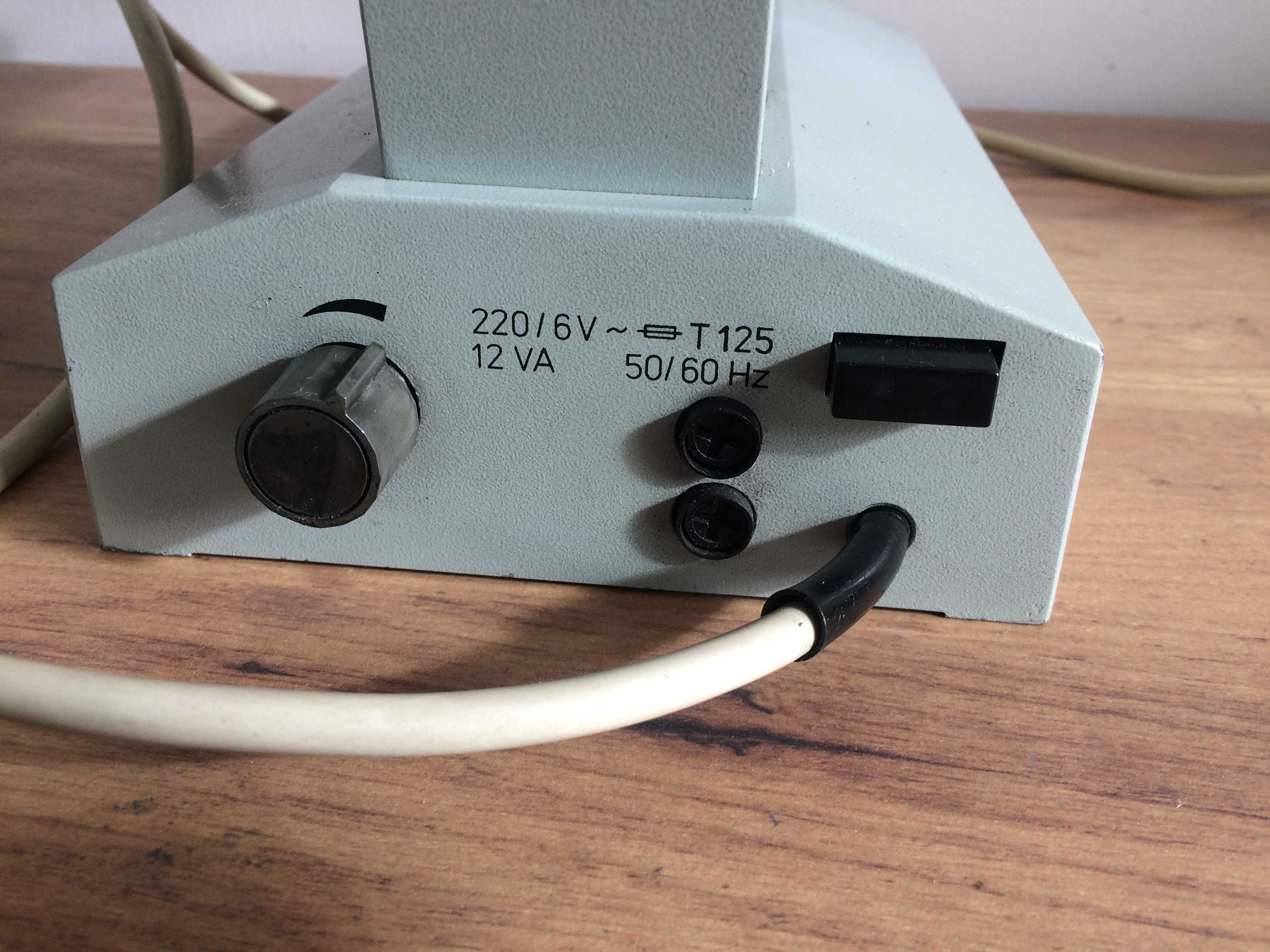Mikroskop biologiczny Laboval 2 firmy Carl Zeiss Jena z czasów DDR.