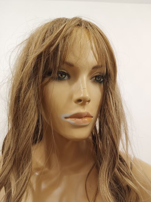 Manekin całopostaciowy naturalny z peruką długie włosy