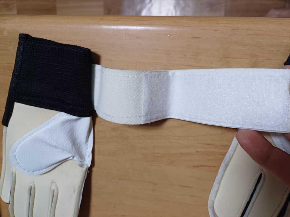 Футбольные перчатки Manchester United.  Детские футбольные перчатки.