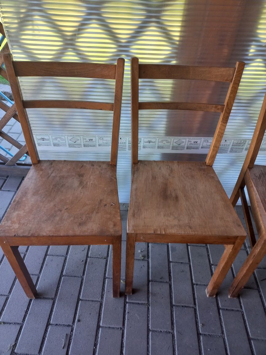 Drewniany komplet PRL - dwa stoły plus cztery krzesła