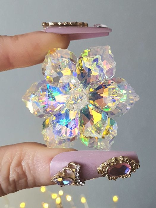 Espectacular broche pregadeira alfinete flor de lótus em cristal AB