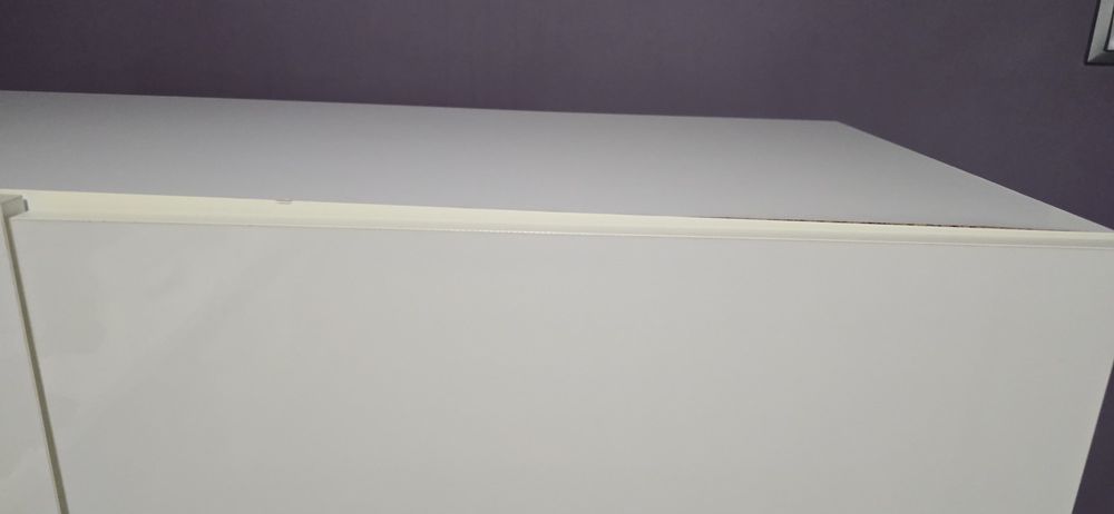 Komoda z witryną biały połysk