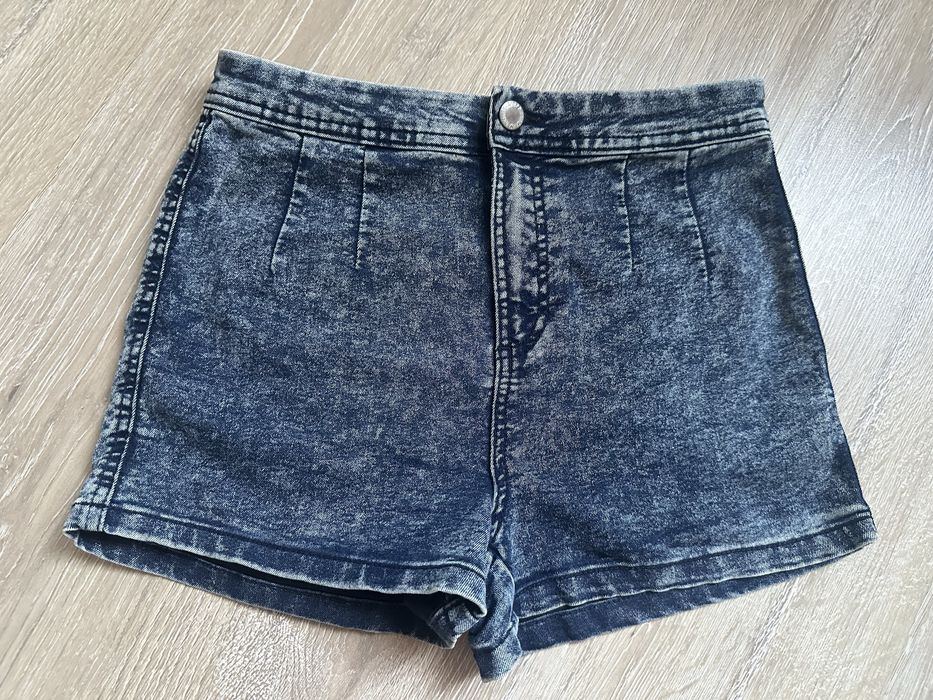 Krotkie jeansowe spodenki
