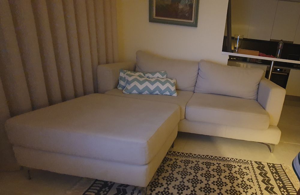 Sofá com puff convertível em chaise long #superdecor #sofasuperdecor