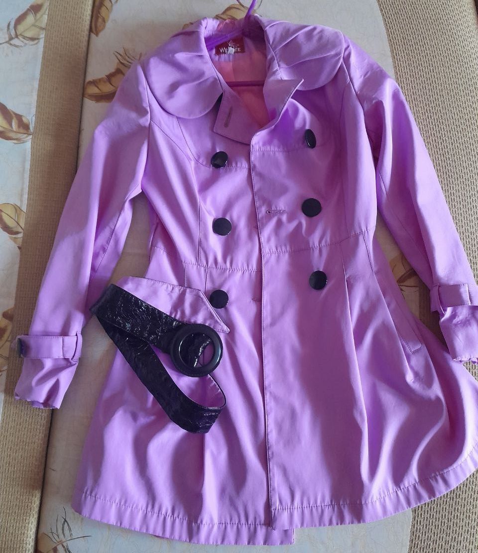 Продам женский розовый плащ