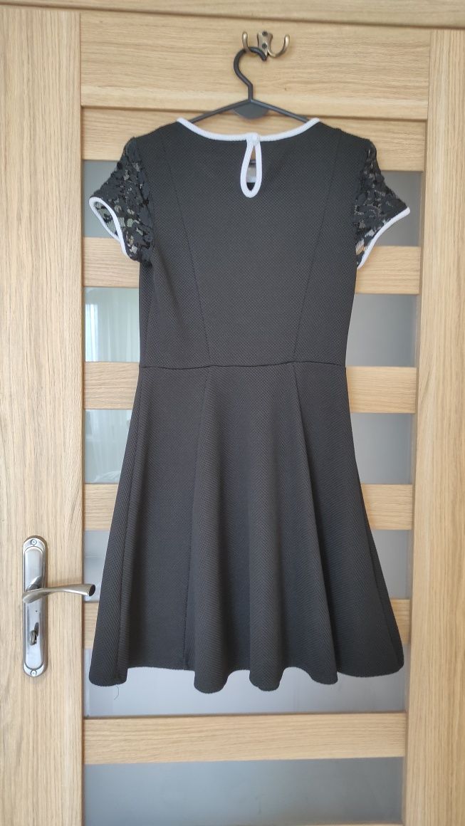 Czarna sukienka z koronką M Dorothy Perkins