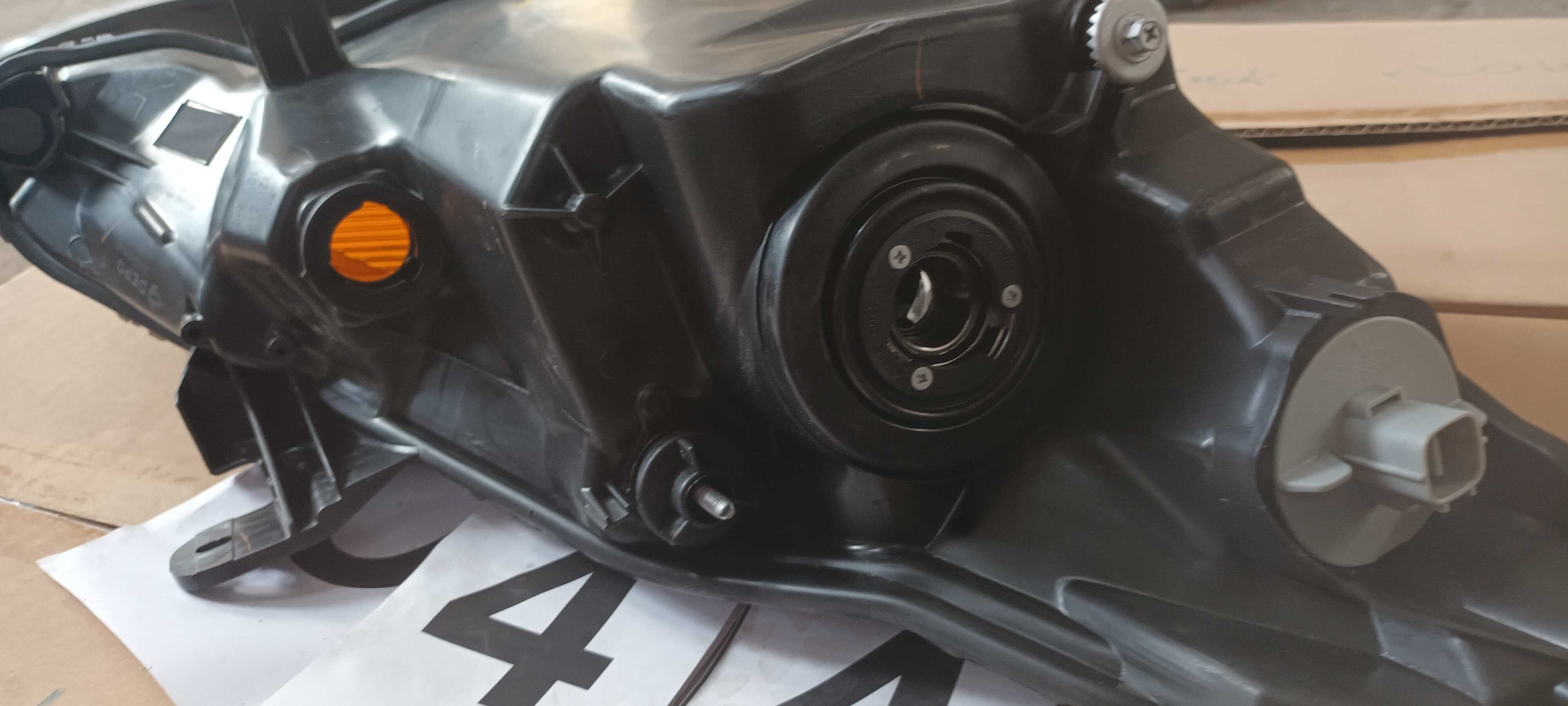 Reflektor lewy przód  Toyota AYGO 2014- NOWY