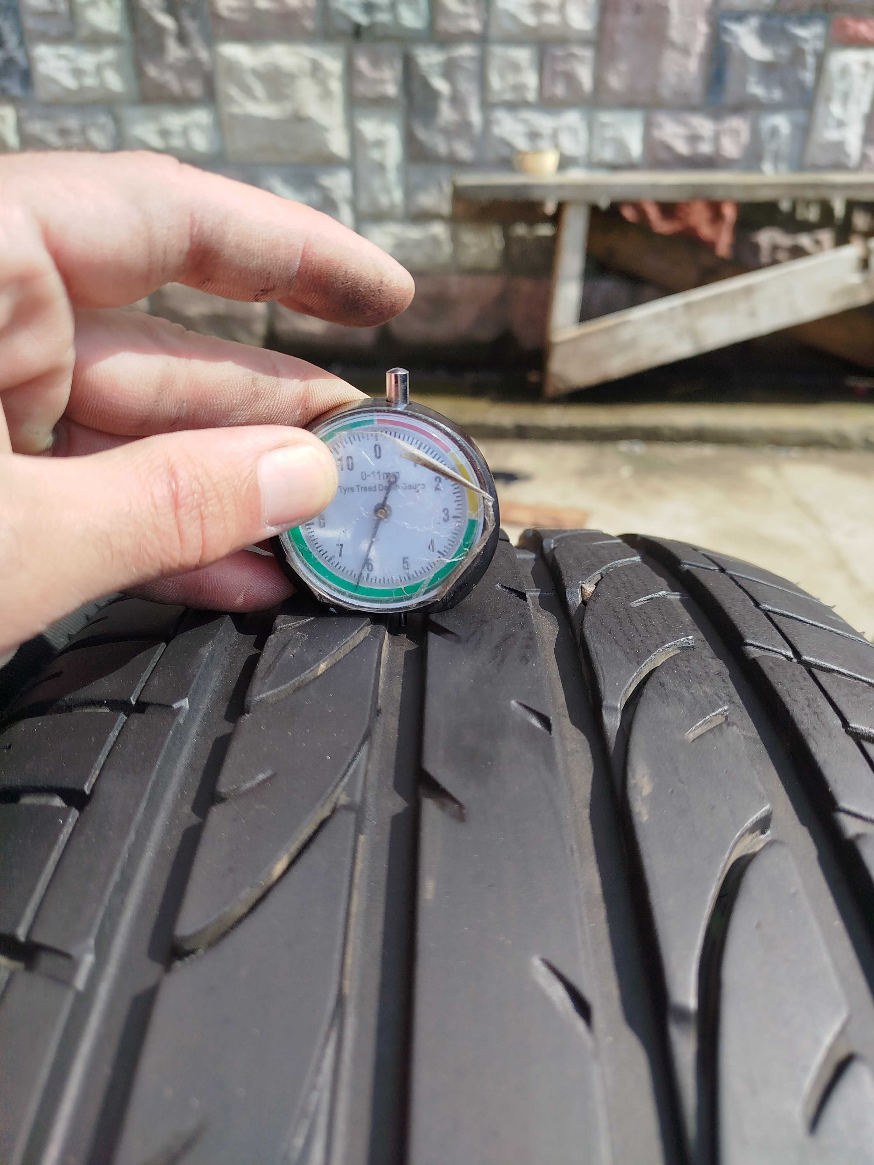 Резина (шини) літні 235-55-17 Bridgestone з Німечини