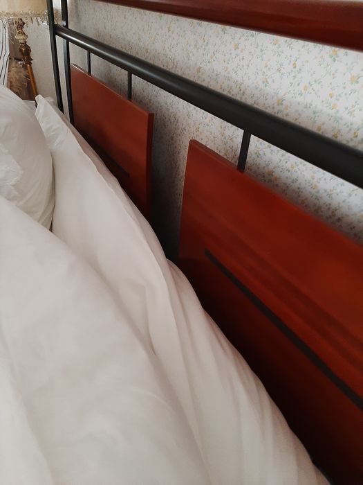 Mobília de Quarto de Casal em Excelente Estado