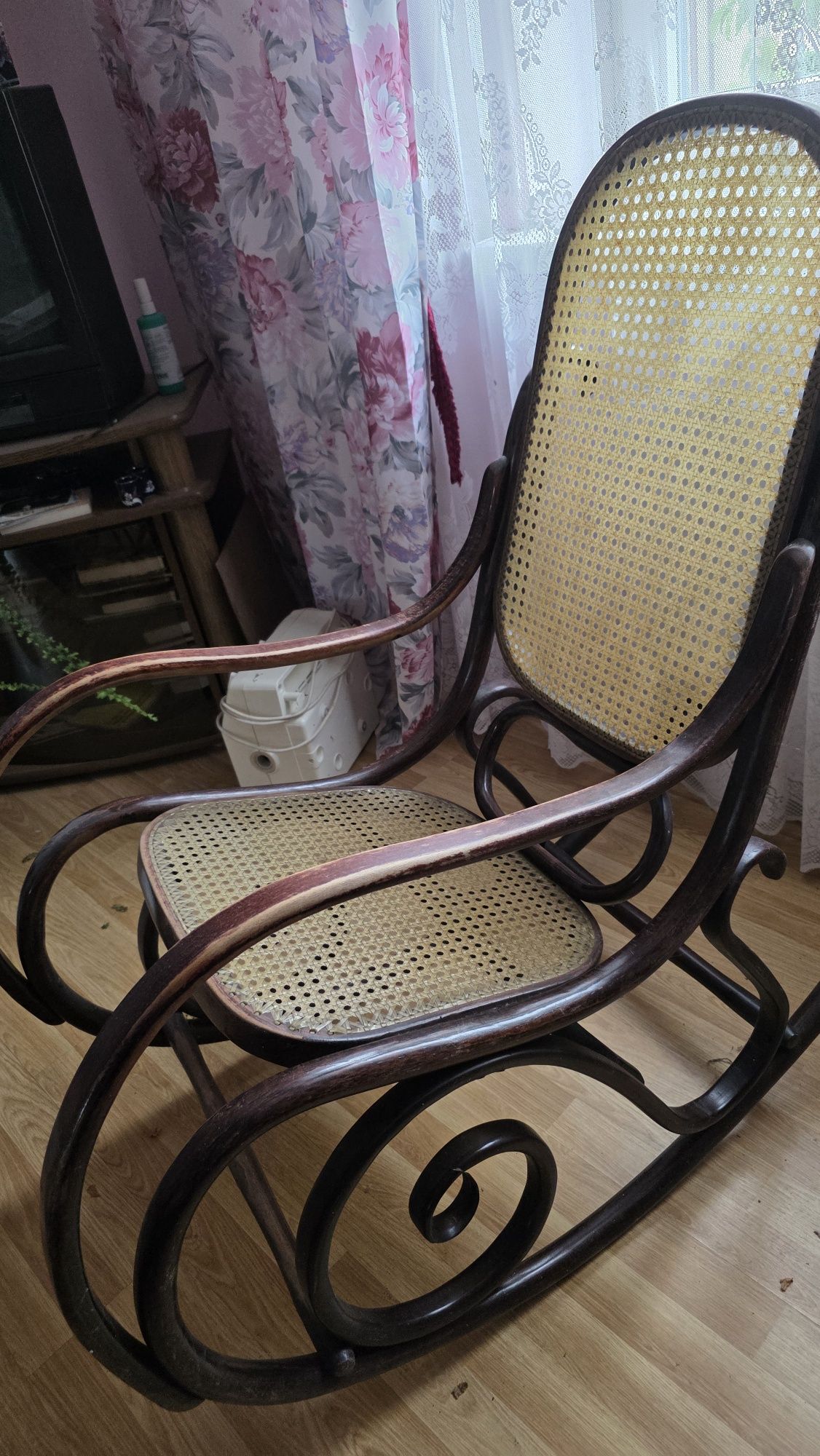 Fotel bujany drewniany