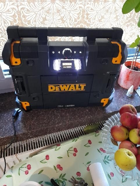 Radio dewalt sprawne.