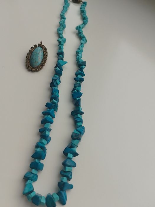 Серьги, запонки, бусы, брошки