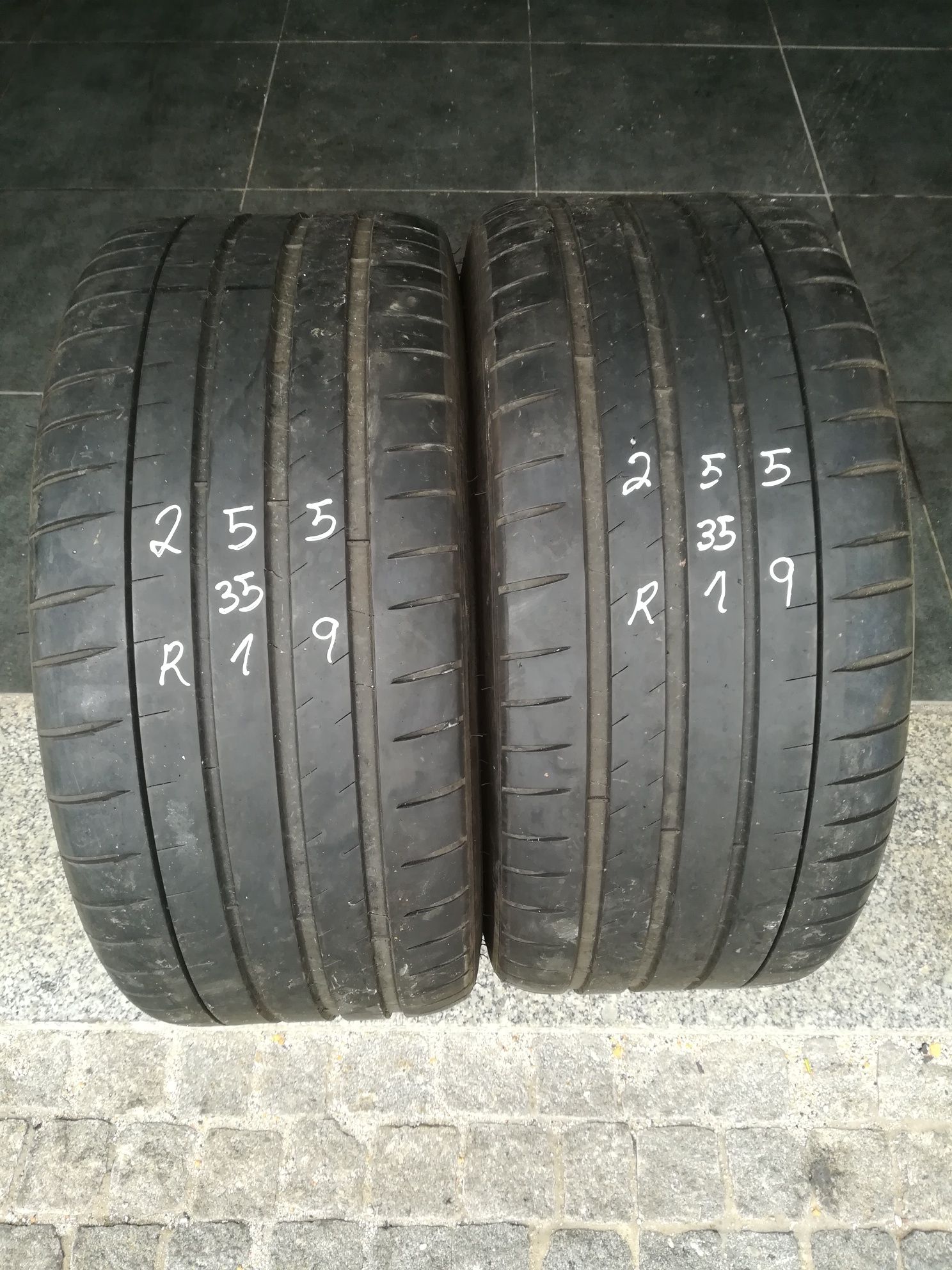 2 pneus 255 35 r19 Michelin