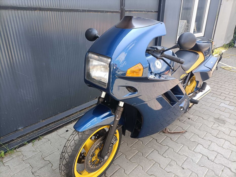 BMW K1 z dokumentami