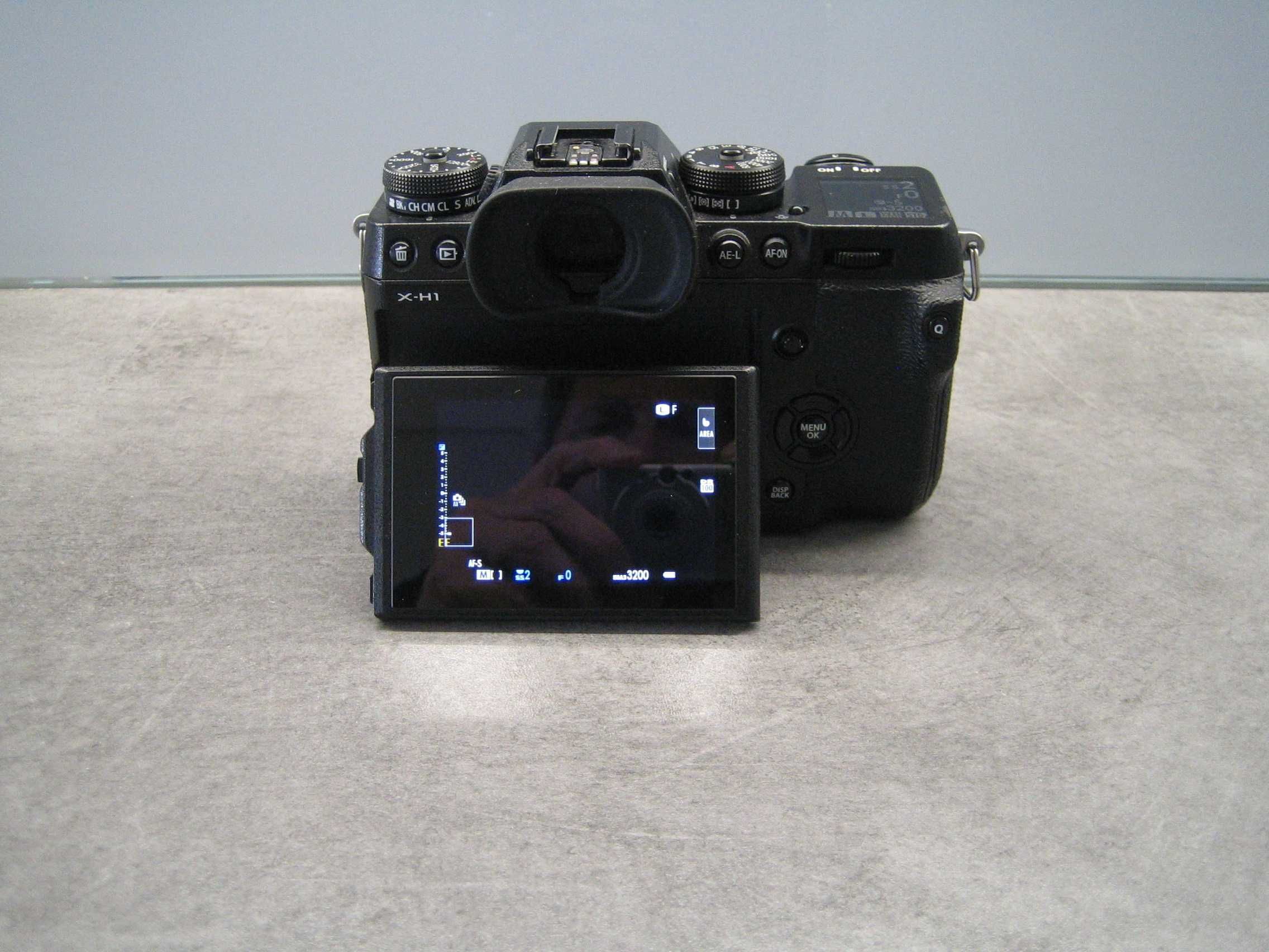 Camara Fuji  XH 1   Bem cuidada e pouco uso